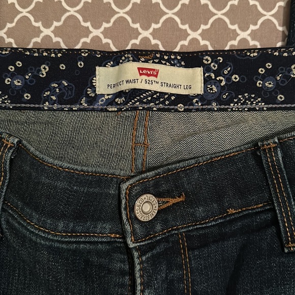 Like new! Levi’s 525 Straight Leg dark wash jeans - Picture 2 of 4